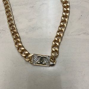 Off brand necklace